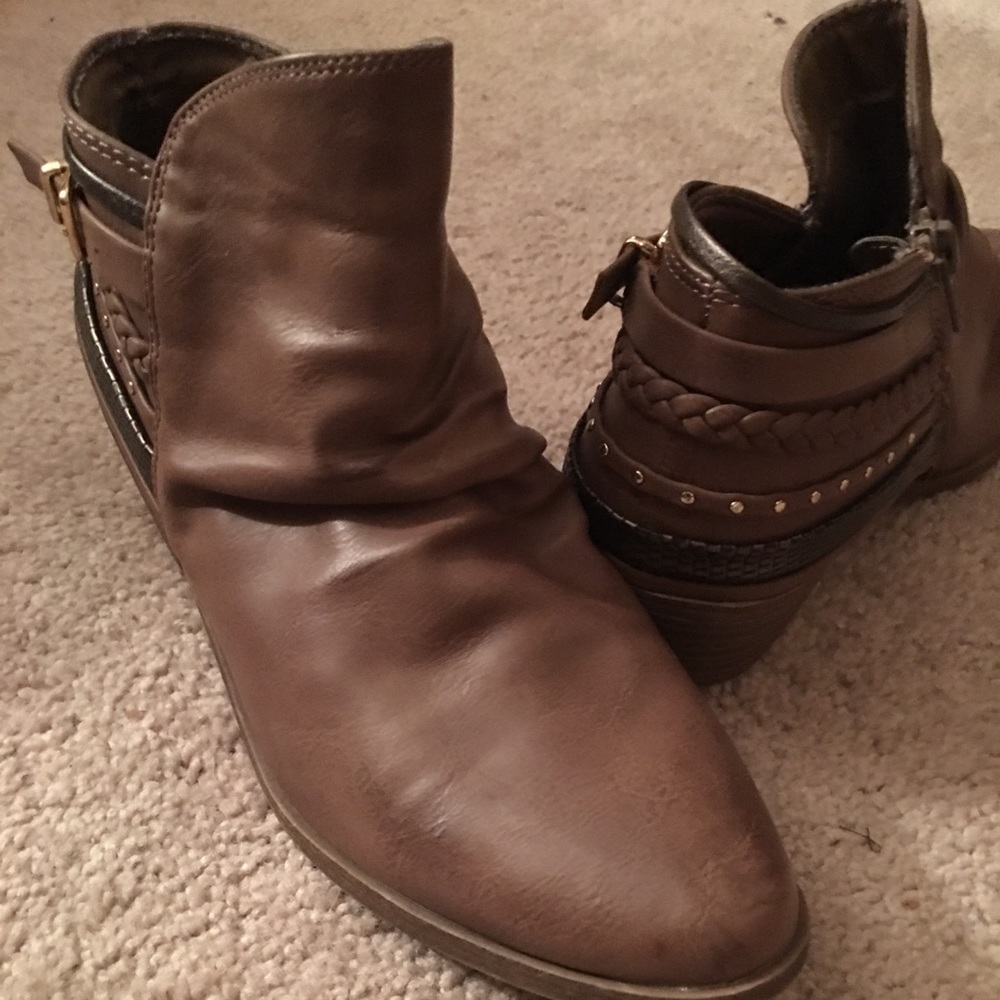 Like new booties by so -8